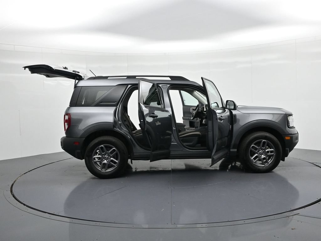 Ford Bronco Sport Vehicle Full-screen Gallery Image 23