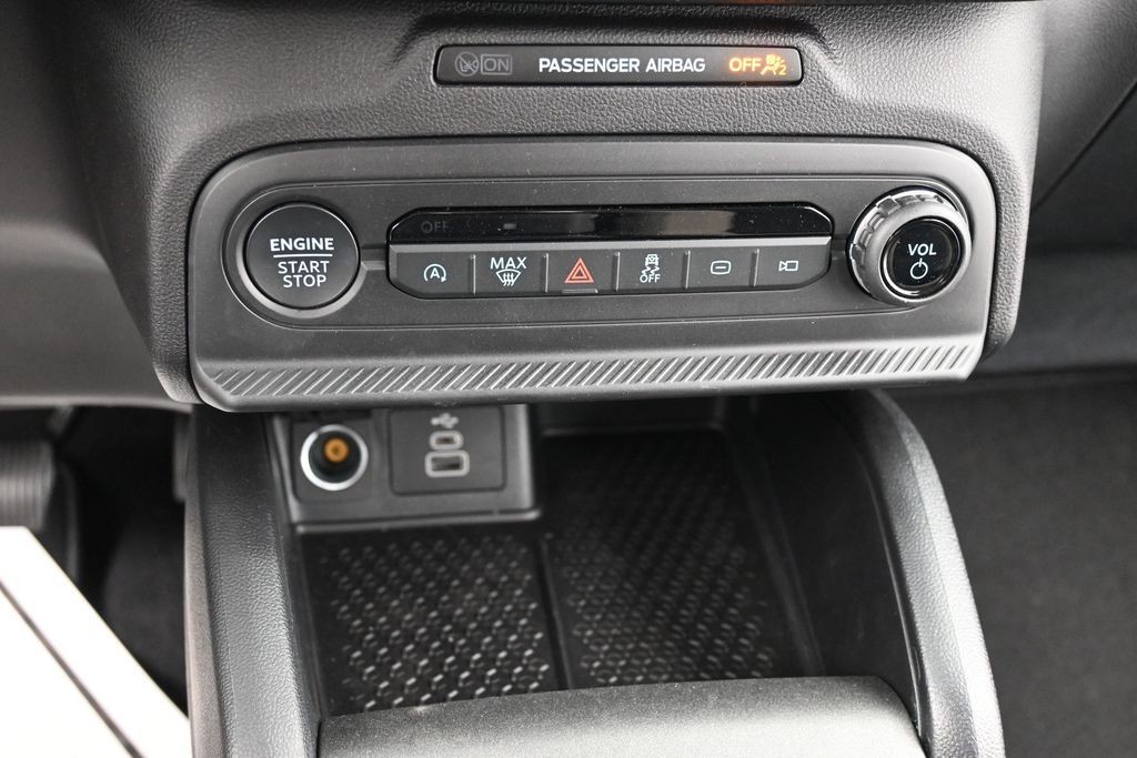 Ford Bronco Sport Vehicle Full-screen Gallery Image 11