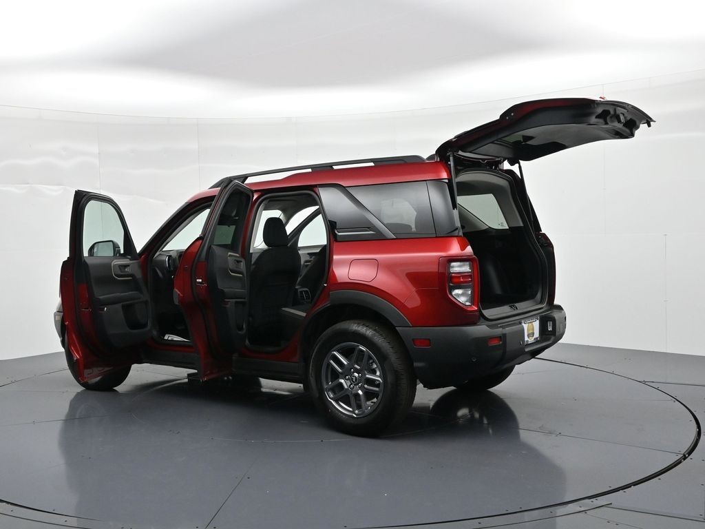 Ford Bronco Sport Vehicle Full-screen Gallery Image 24