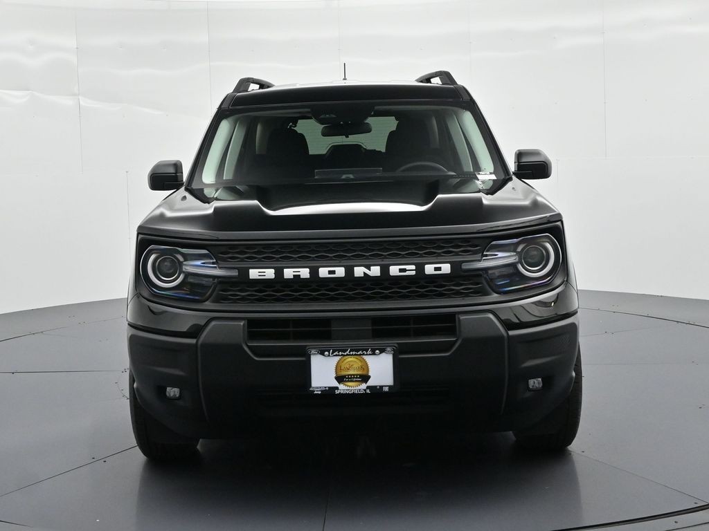 Ford Bronco Sport Vehicle Full-screen Gallery Image 3