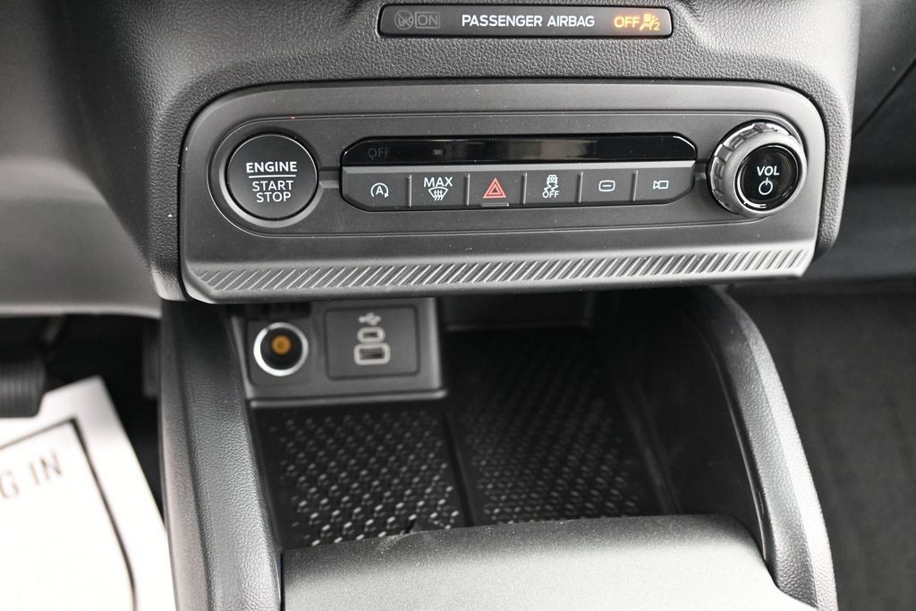 Ford Bronco Sport Vehicle Full-screen Gallery Image 11