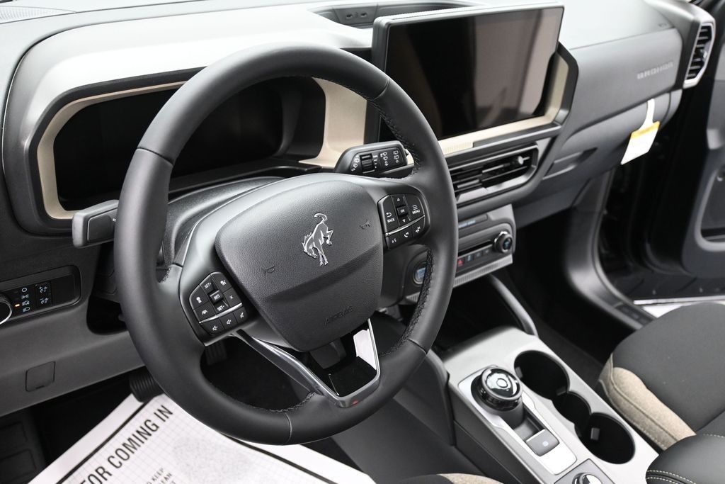 Ford Bronco Sport Vehicle Full-screen Gallery Image 14