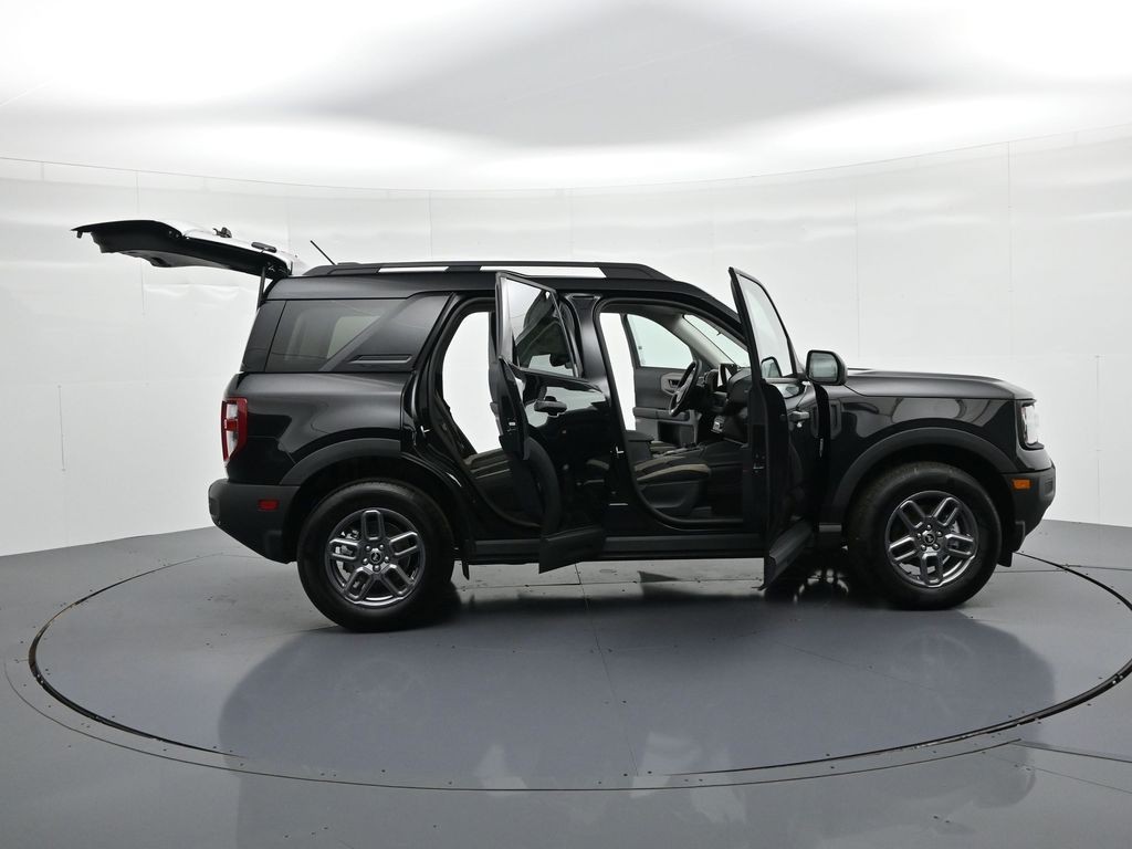 Ford Bronco Sport Vehicle Full-screen Gallery Image 23