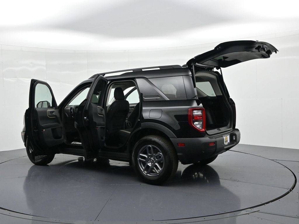 Ford Bronco Sport Vehicle Full-screen Gallery Image 24