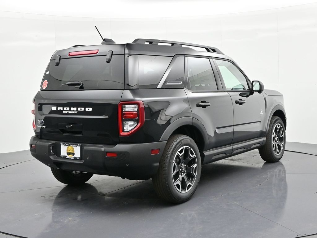 Ford Bronco Sport Vehicle Full-screen Gallery Image 6
