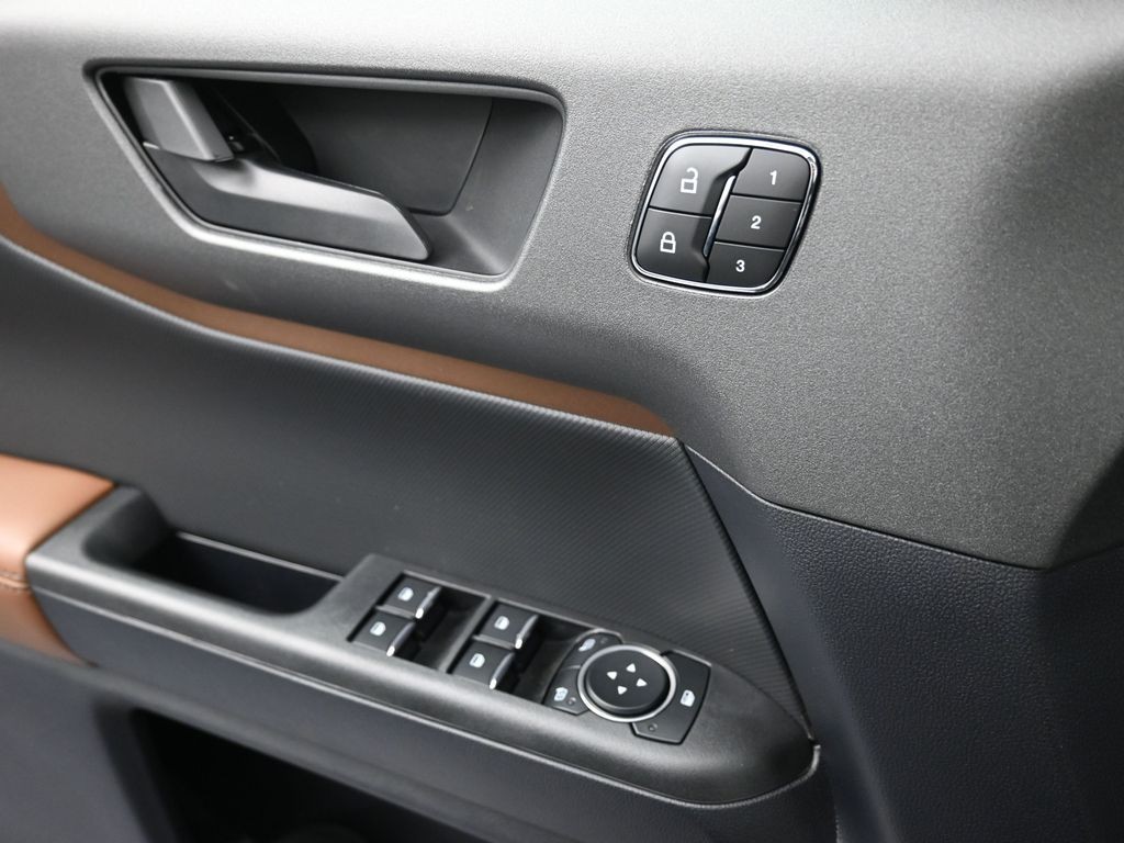 Ford Bronco Sport Vehicle Full-screen Gallery Image 15