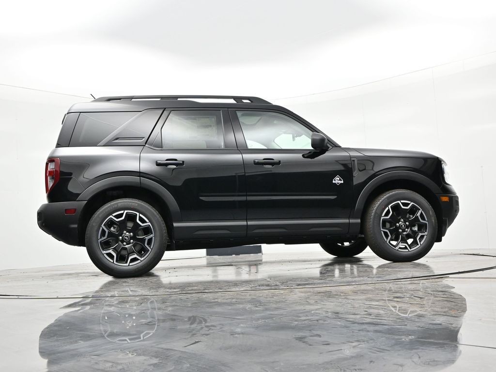 Ford Bronco Sport Vehicle Full-screen Gallery Image 23