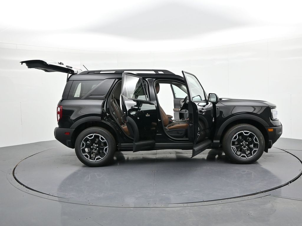 Ford Bronco Sport Vehicle Full-screen Gallery Image 24