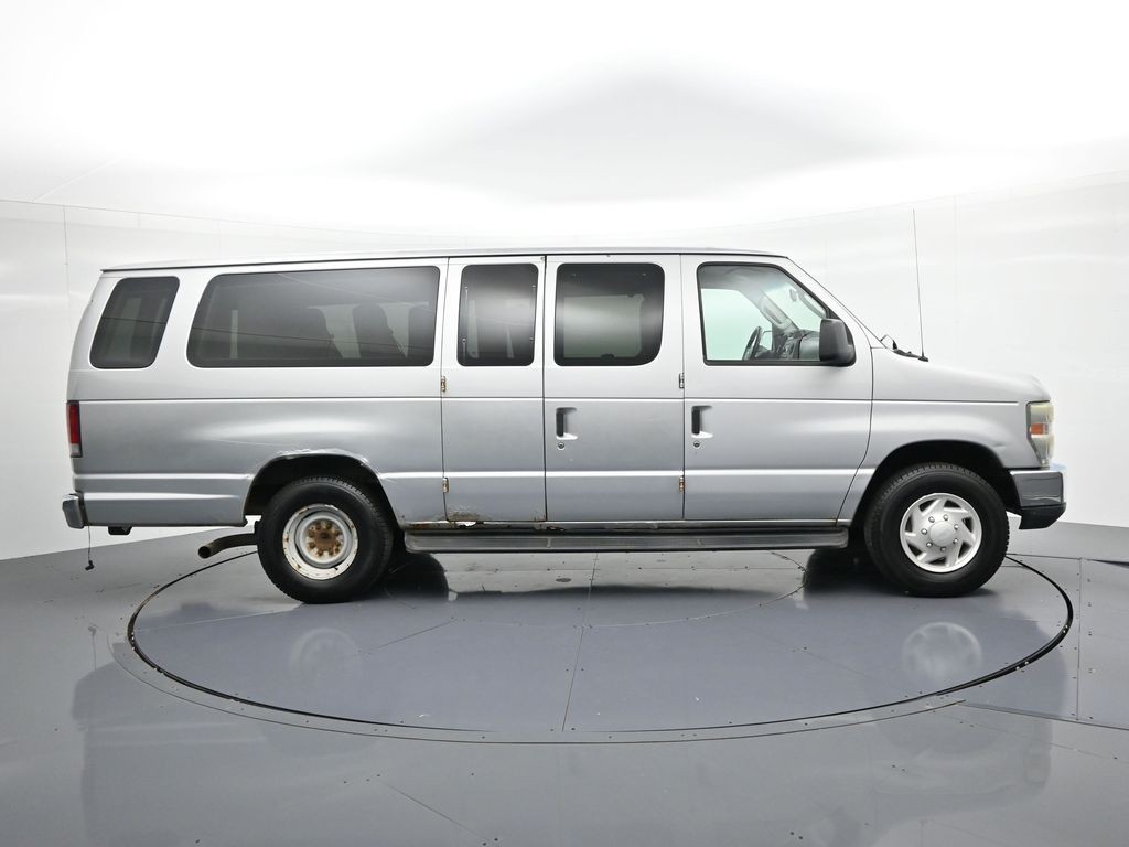 Ford Econoline Cargo Van Vehicle Full-screen Gallery Image 5
