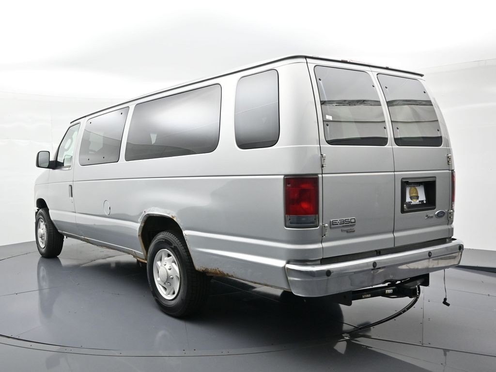 Ford Econoline Cargo Van Vehicle Full-screen Gallery Image 8