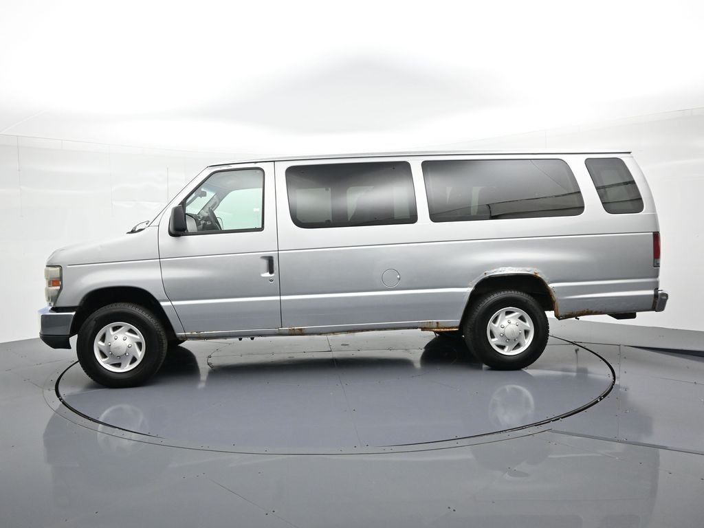 Ford Econoline Cargo Van Vehicle Full-screen Gallery Image 9