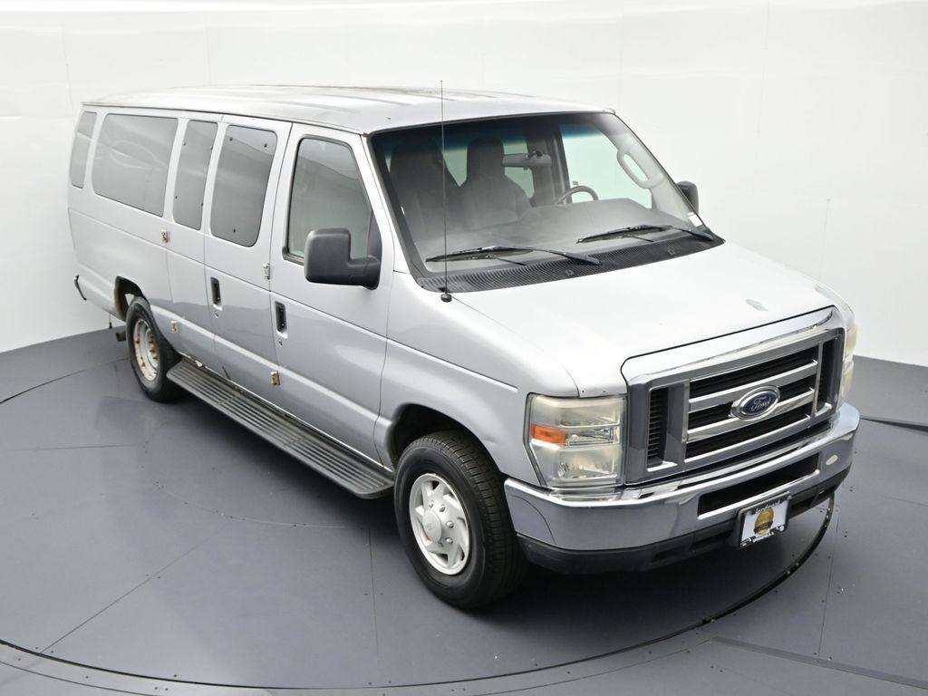 Ford Econoline Cargo Van Vehicle Full-screen Gallery Image 13
