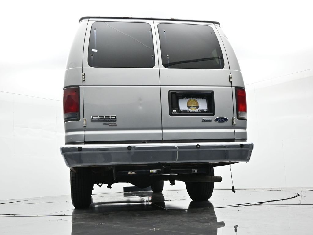 Ford Econoline Cargo Van Vehicle Full-screen Gallery Image 18