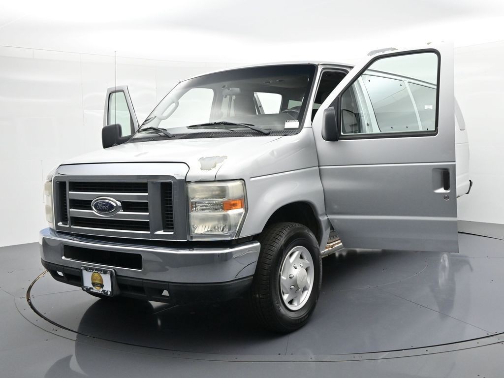 Ford Econoline Cargo Van Vehicle Full-screen Gallery Image 23