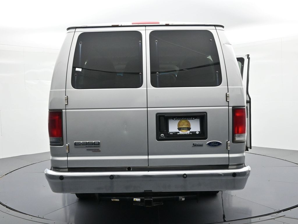 Ford Econoline Cargo Van Vehicle Full-screen Gallery Image 24