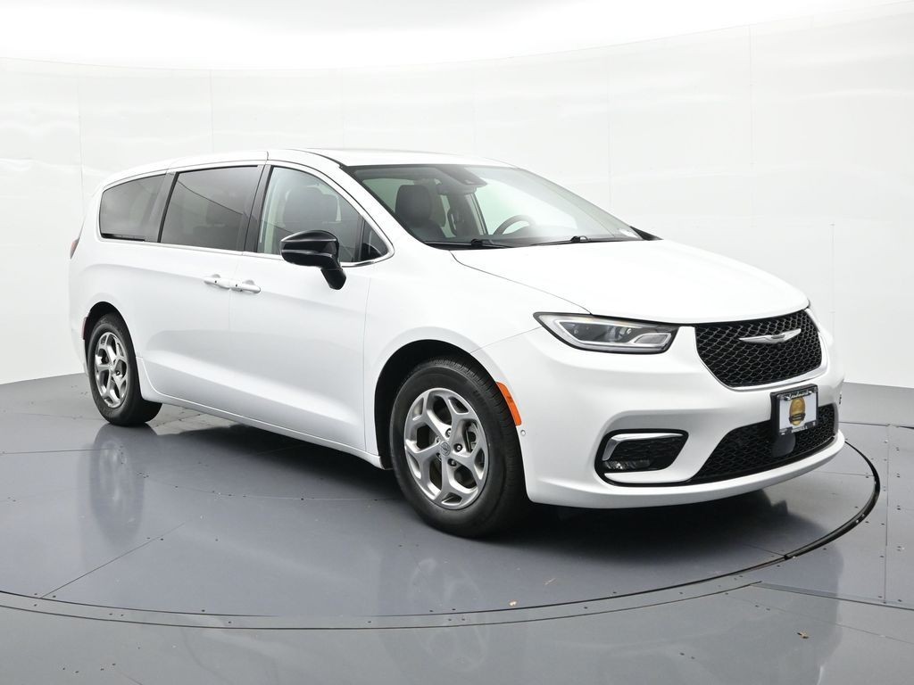 Chrysler Pacifica Vehicle Full-screen Gallery Image 4