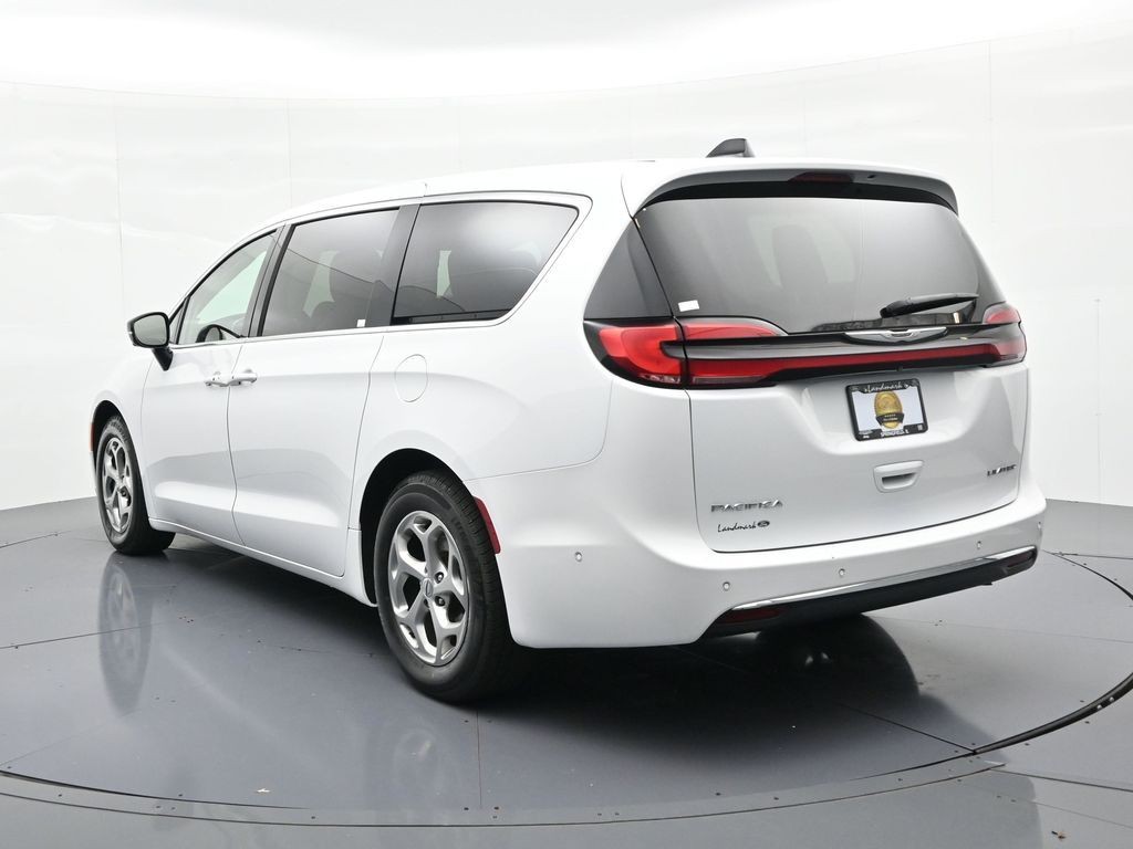 Chrysler Pacifica Vehicle Full-screen Gallery Image 8