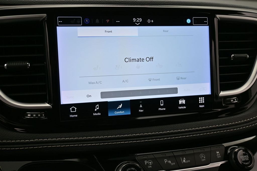 Chrysler Pacifica Vehicle Full-screen Gallery Image 10