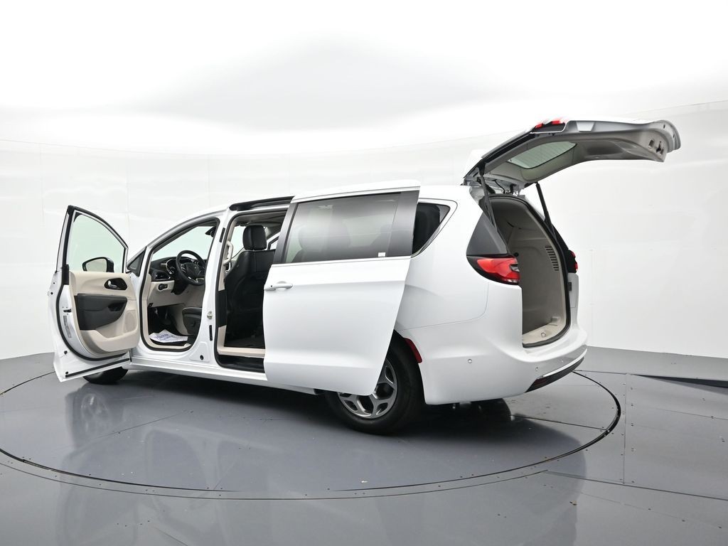 Chrysler Pacifica Vehicle Full-screen Gallery Image 27