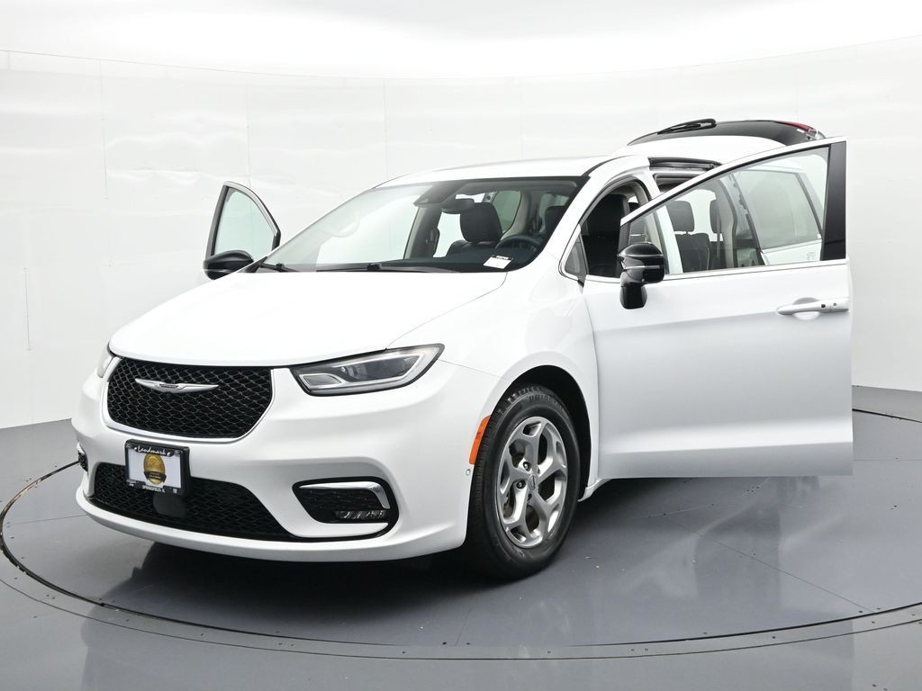 Chrysler Pacifica Vehicle Full-screen Gallery Image 28