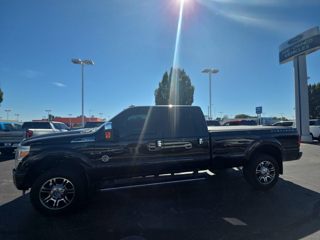 Ford Super Duty F-350 SRW Vehicle Full-screen Gallery Image 2