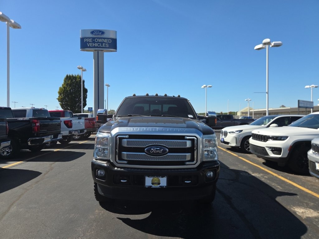 Ford Super Duty F-350 SRW Vehicle Full-screen Gallery Image 9