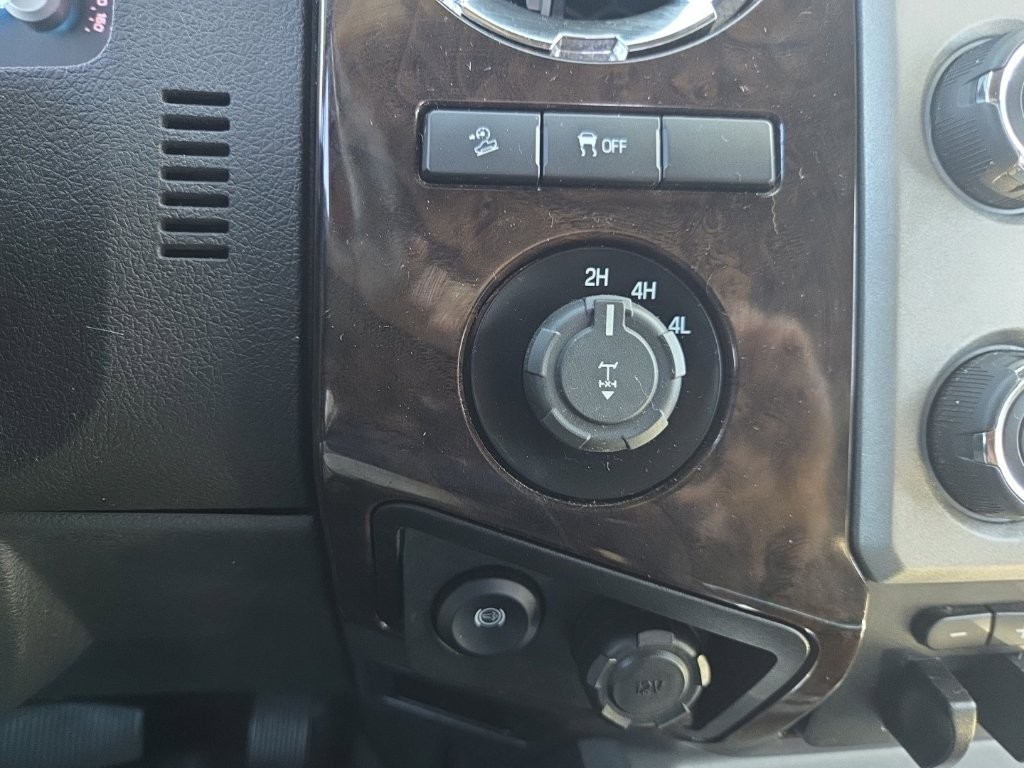 Ford Super Duty F-350 SRW Vehicle Full-screen Gallery Image 13