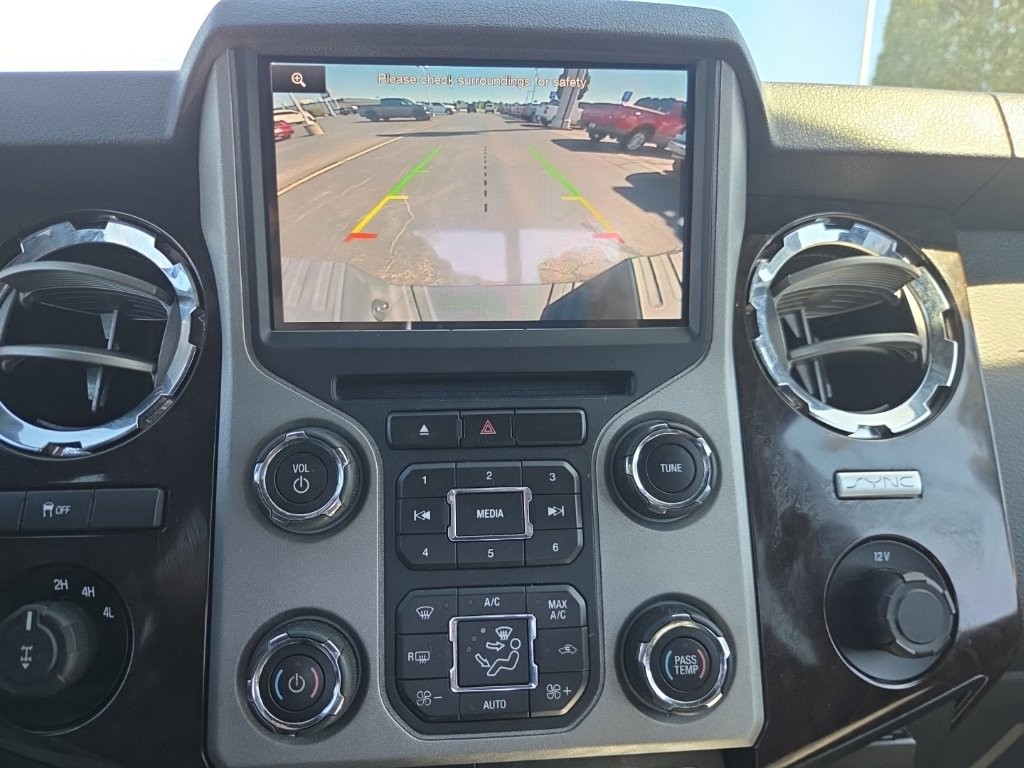 Ford Super Duty F-350 SRW Vehicle Full-screen Gallery Image 15