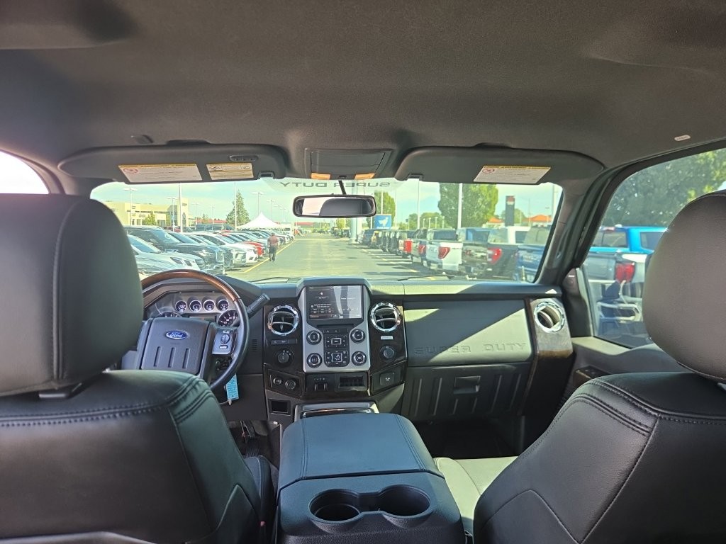 Ford Super Duty F-350 SRW Vehicle Full-screen Gallery Image 18