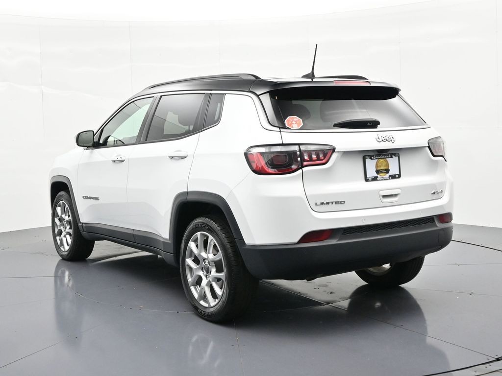 Jeep Compass Vehicle Full-screen Gallery Image 7