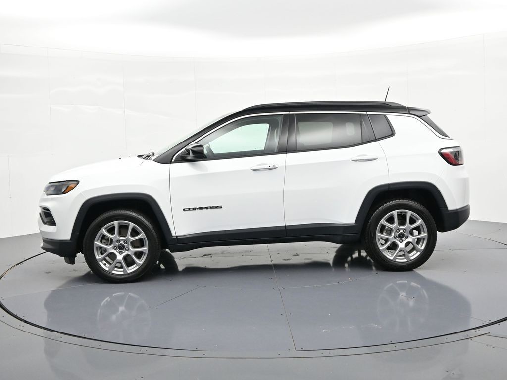 Jeep Compass Vehicle Full-screen Gallery Image 8