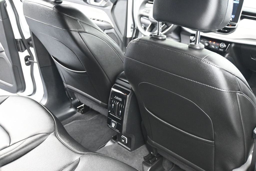 Jeep Compass Vehicle Full-screen Gallery Image 10