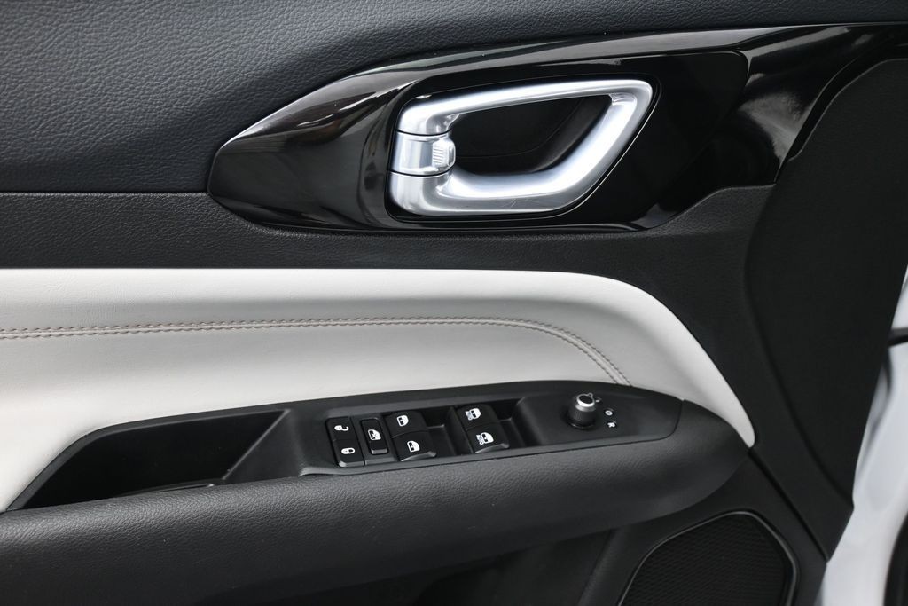 Jeep Compass Vehicle Full-screen Gallery Image 11