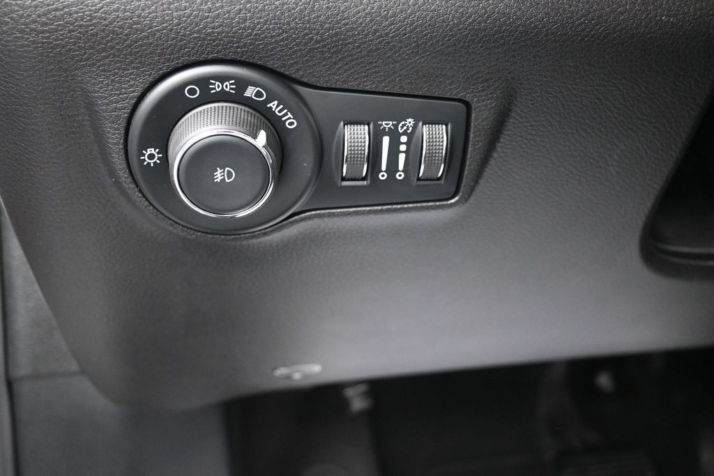 Jeep Compass Vehicle Full-screen Gallery Image 12