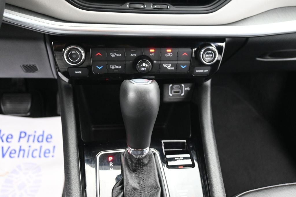 Jeep Compass Vehicle Full-screen Gallery Image 14