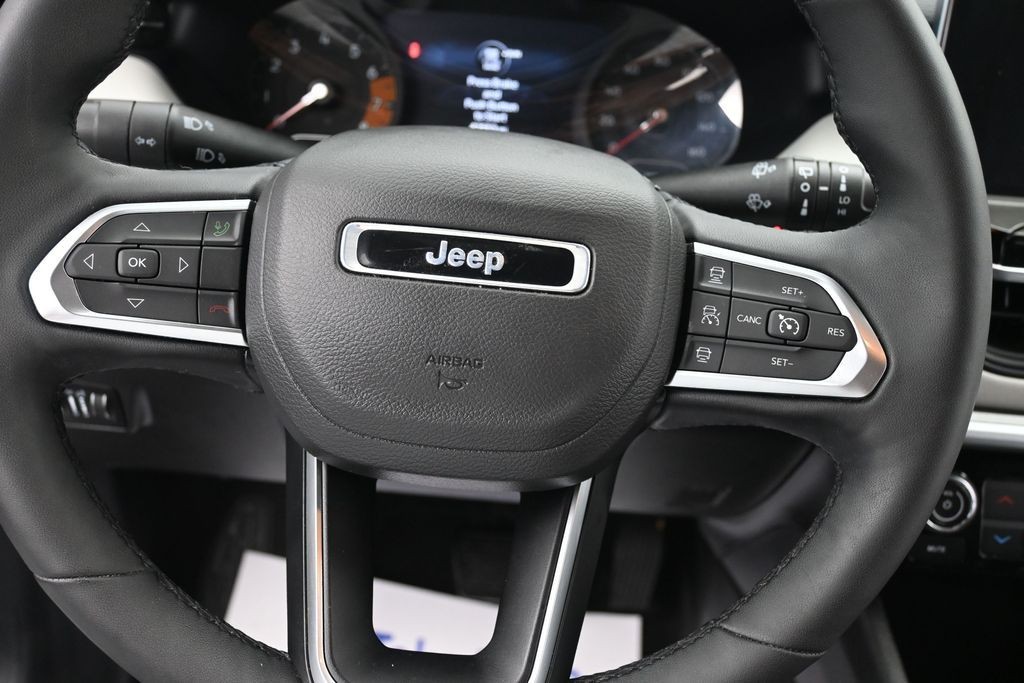 Jeep Compass Vehicle Full-screen Gallery Image 15