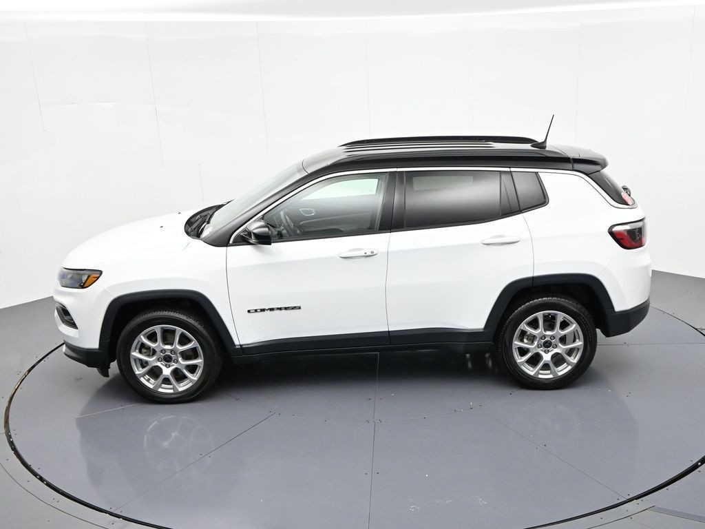 Jeep Compass Vehicle Full-screen Gallery Image 20