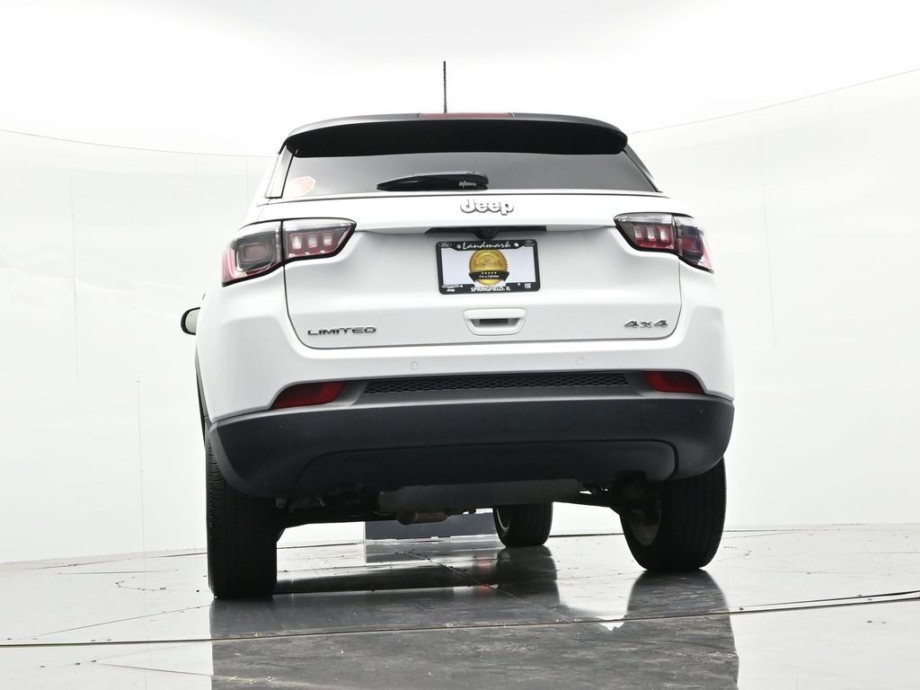 Jeep Compass Vehicle Full-screen Gallery Image 22