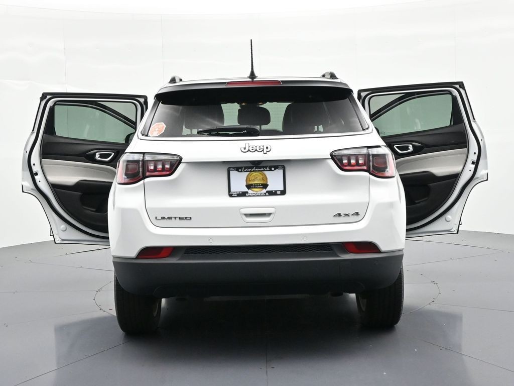 Jeep Compass Vehicle Full-screen Gallery Image 28