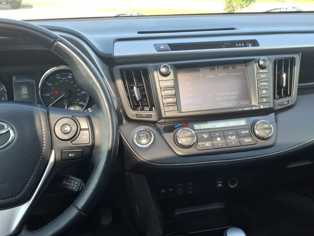 Toyota RAV4 Vehicle Full-screen Gallery Image 2