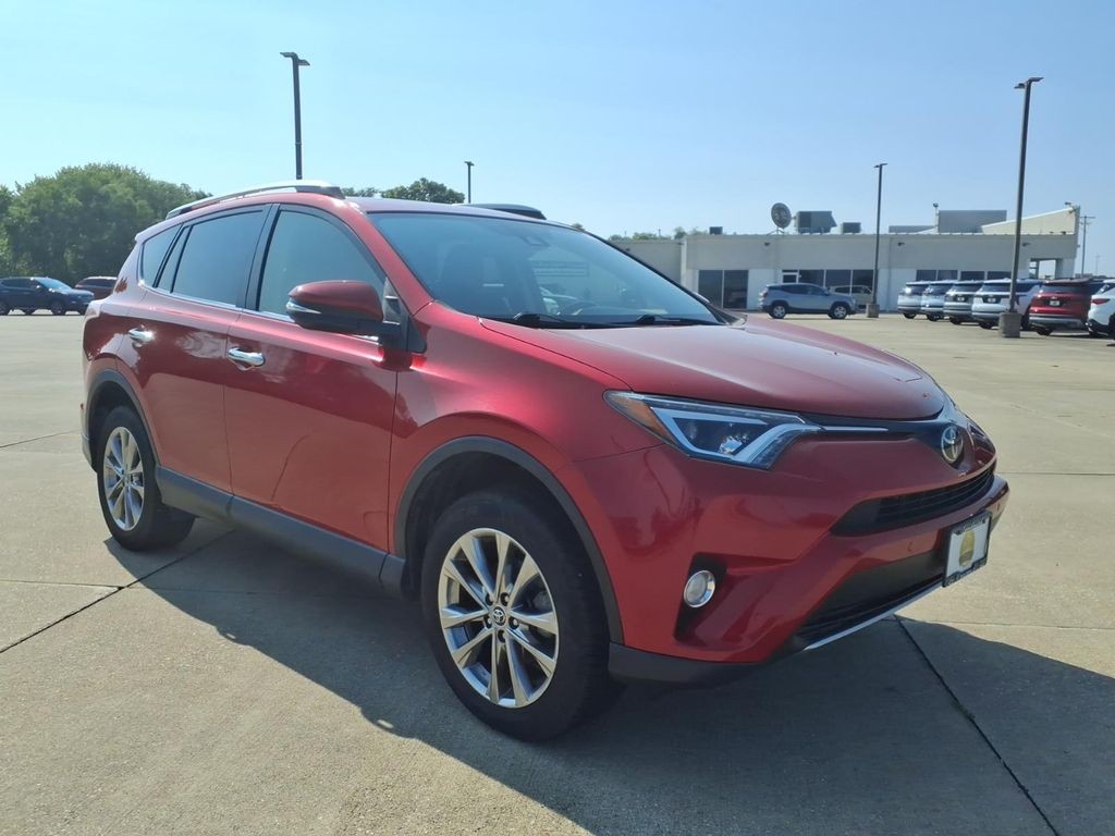 Toyota RAV4 Vehicle Full-screen Gallery Image 24