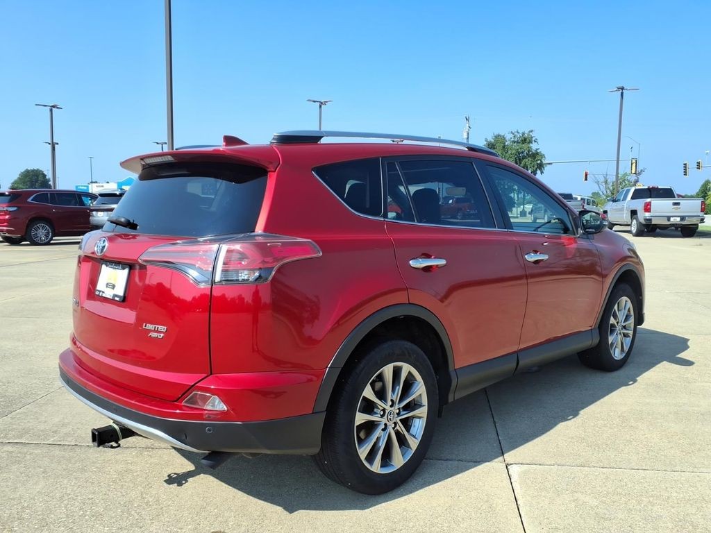 Toyota RAV4 Vehicle Full-screen Gallery Image 26