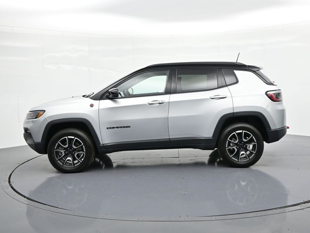 Jeep Compass Vehicle Full-screen Gallery Image 8