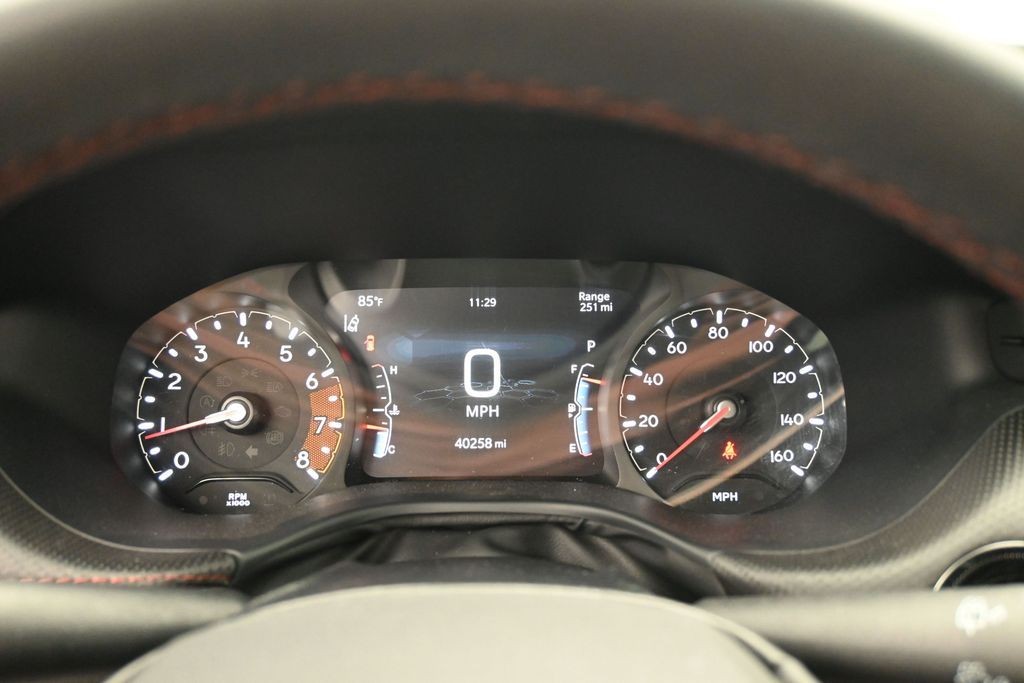 Jeep Compass Vehicle Full-screen Gallery Image 9