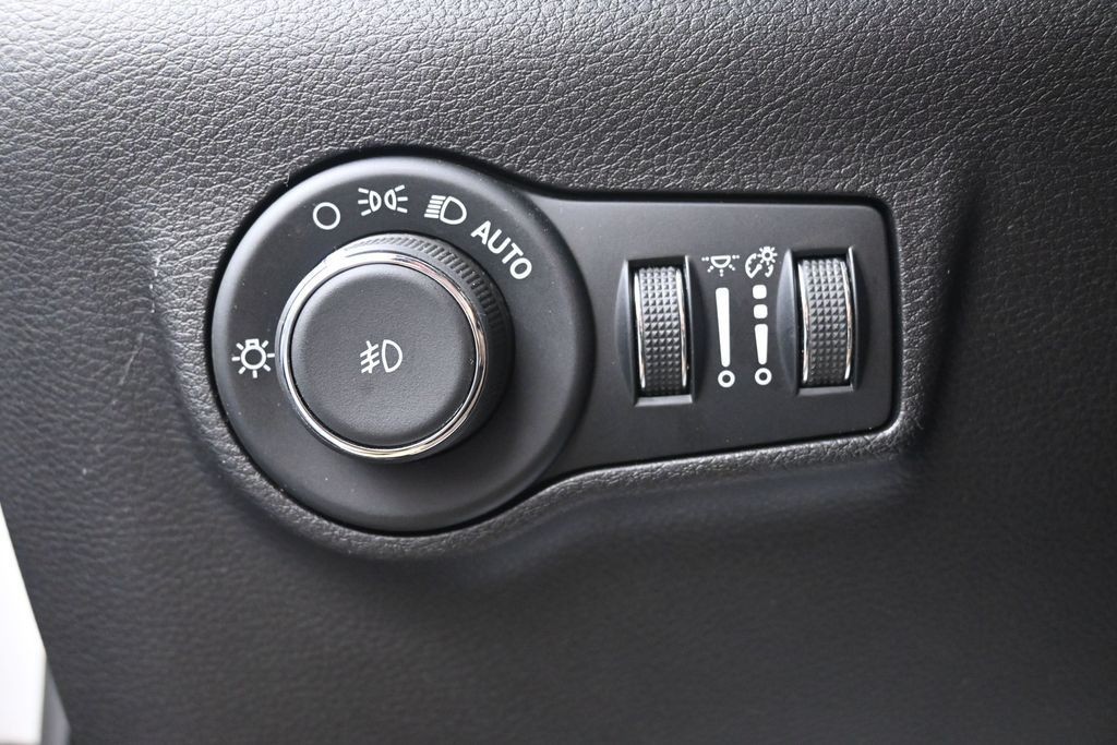 Jeep Compass Vehicle Full-screen Gallery Image 19