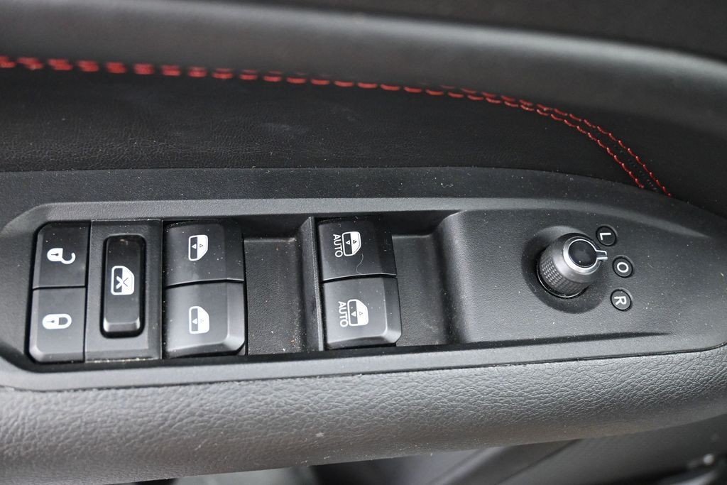 Jeep Compass Vehicle Full-screen Gallery Image 20