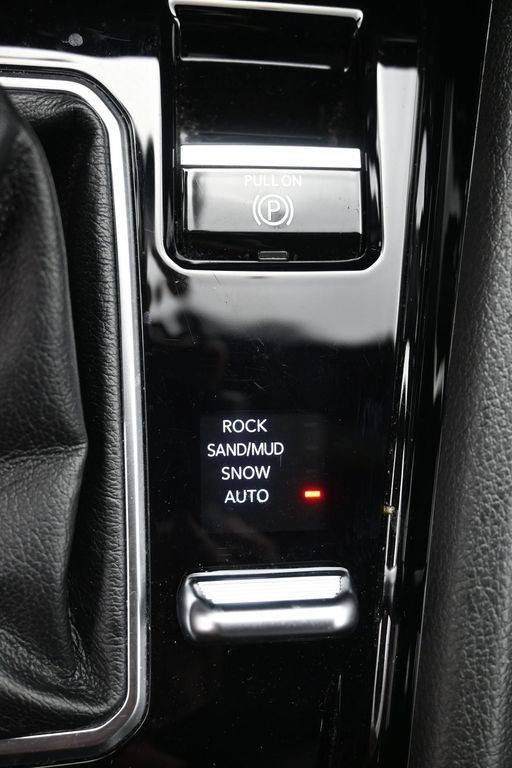 Jeep Compass Vehicle Full-screen Gallery Image 14