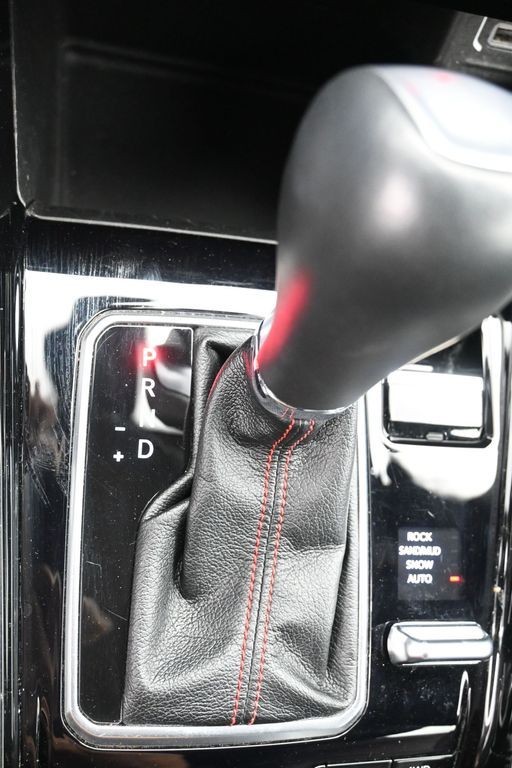 Jeep Compass Vehicle Full-screen Gallery Image 15