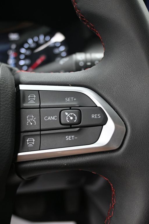 Jeep Compass Vehicle Full-screen Gallery Image 17