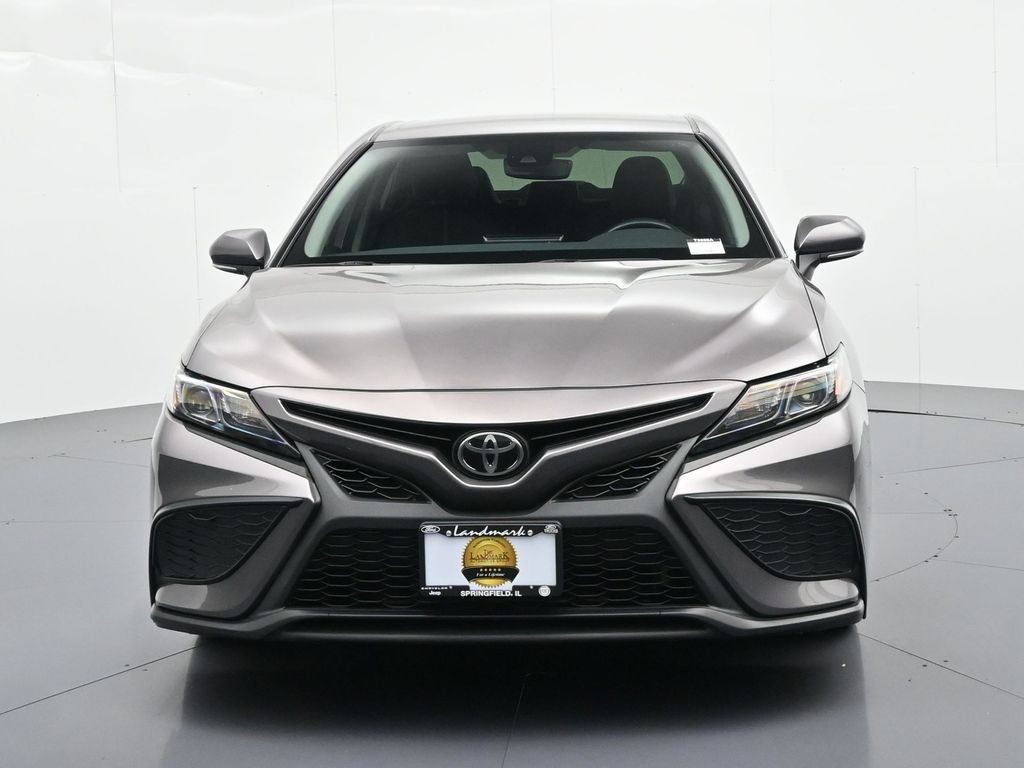 Toyota Camry Vehicle Full-screen Gallery Image 2